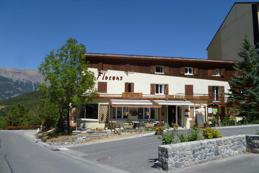 Hotel Les Flocons Le Sauze Exterior photo